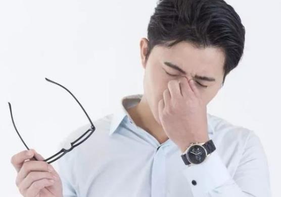 眼屎多是怎么回事？5類異常分泌物導致眼屎多